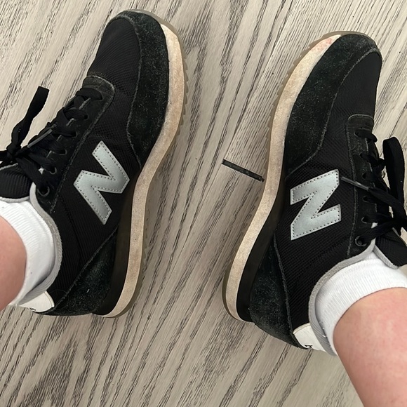 New balance sneakers - Picture 2 of 2